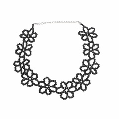 Collier petite fleur noire noir foncé sexy cou collier de perles de riz fait à la main