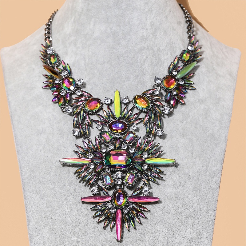 Collier de mode europen et amricain color en alliage diamant collier personnalis bijoux en cristal color