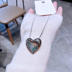 High-Grade INS Cold Style Metal Heart Pendant Necklace Copper White Gold Plated Simple Stylish Clavicle Sweater Chain