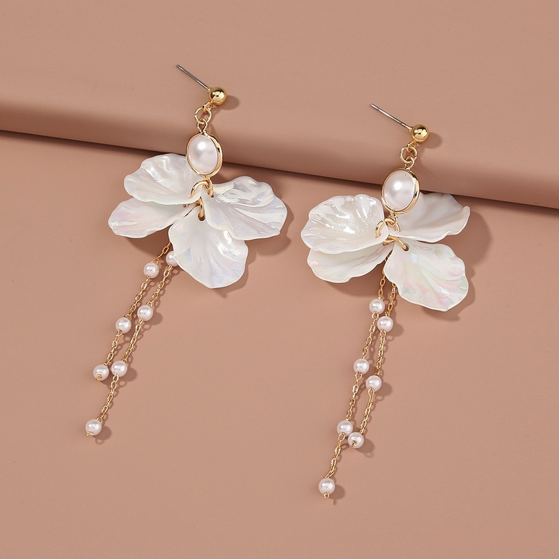 2020 Elegant Womens Pearl Petal Earrings Long Tassel Exquisite Fashion Korean Earrings in Stock Wholesale