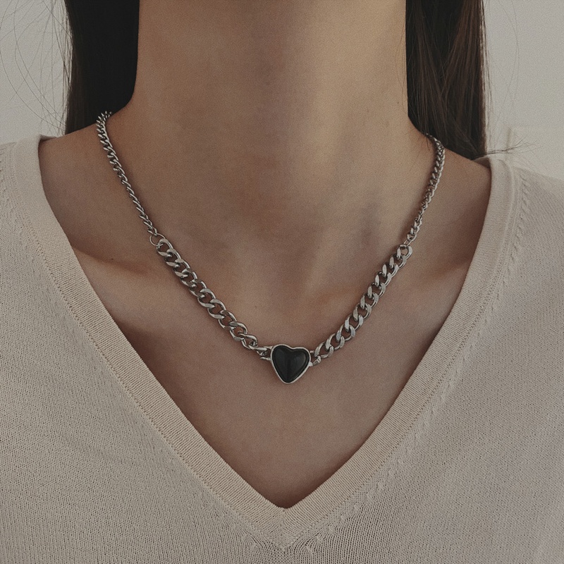 Exaggerated and Personalized Thick Chain Necklace Ins Punk Cuban Necklace Creative Metal Black Peach Heart Clavicle Chain Wholesale