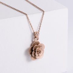 new three-dimensional big flower sandblasted rose gold rose hydrangea stainless steel pendant necklace
