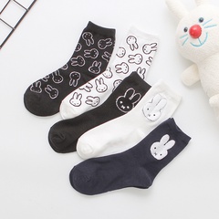 Japanische Cartoon-Kaninchen-Schwarz-Weiß-Serie Mid-Tube-Socken aus reiner Baumwolle