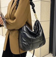 Soft Leather PU Women's Bag 2021 Winter New Fashion Rhombus Large Capacity Shoulder Messenger Bag Acrylic Thick Chain Bag