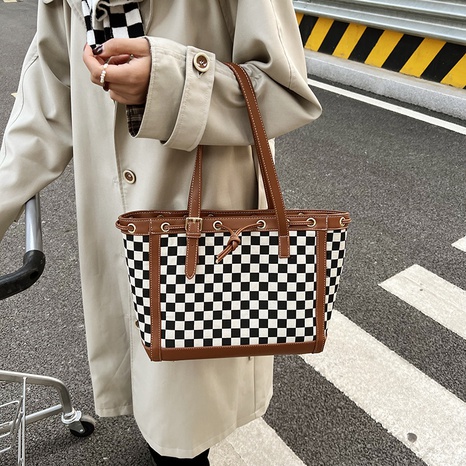 2021 new autumn and winter fashion checkerboard large capacity tote drawstring shoulder handbag's discount tags