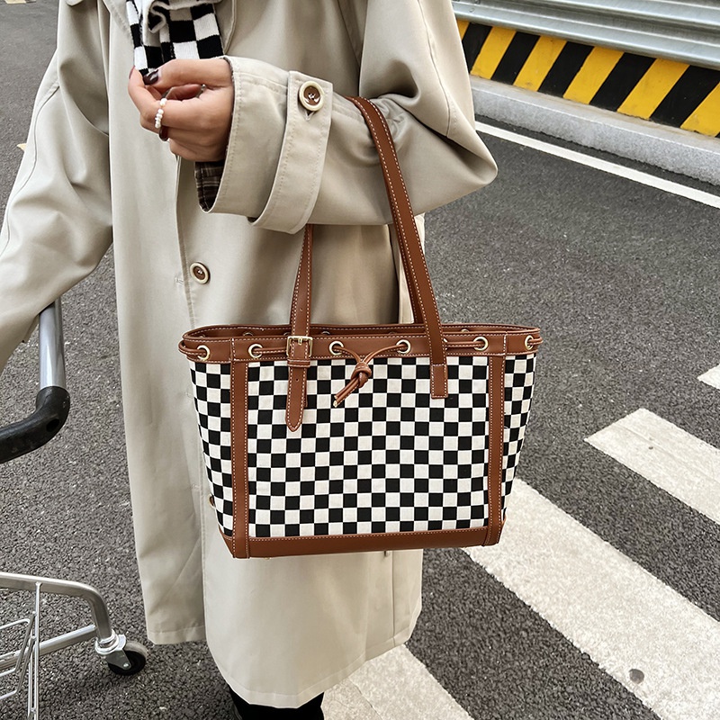 2021 new autumn and winter fashion checkerboard large capacity tote drawstring shoulder handbag