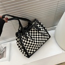2021 new autumn and winter fashion checkerboard large capacity tote drawstring shoulder handbagpicture11
