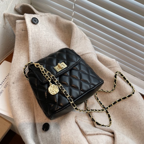 Western style chain bag 2021 new winter rhombus one shoulder small square bag wholesale's discount tags