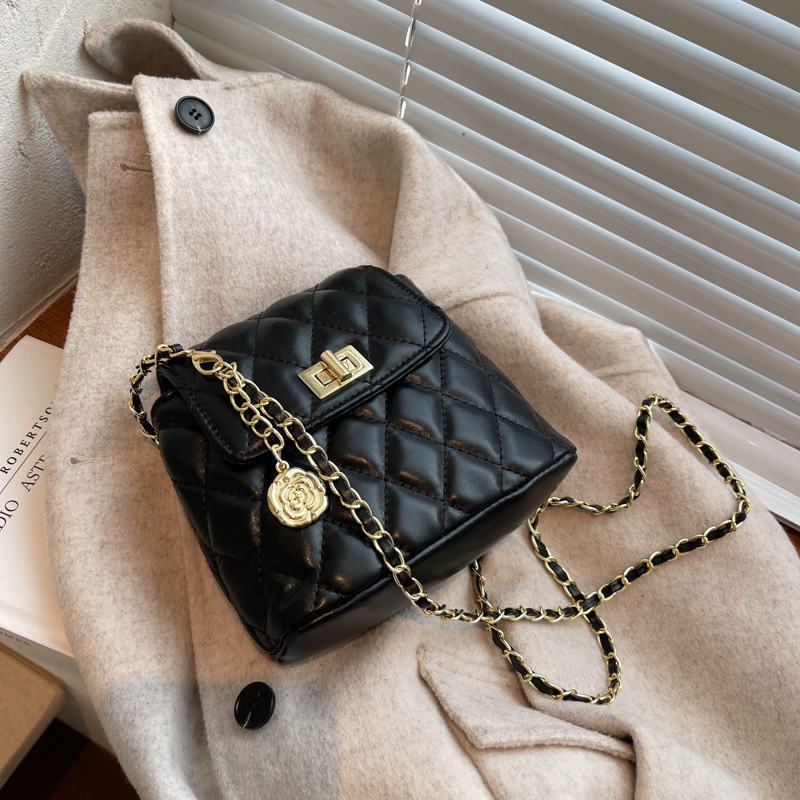 Western style chain bag 2021 new winter rhombus one shoulder small square bag wholesale