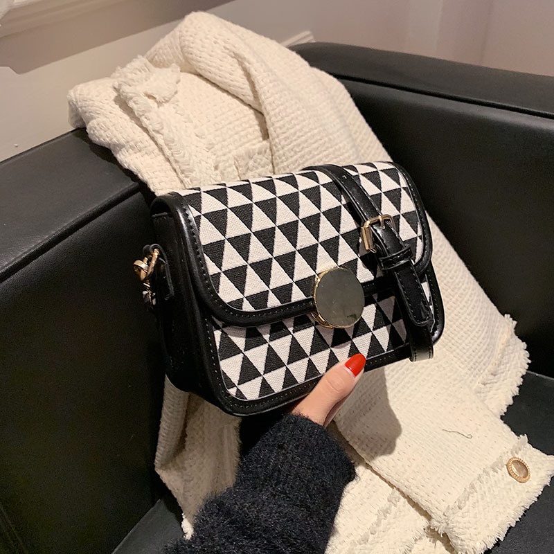 2021 new trendy bags female niche checkerboard triangle lattice oneshoulder armpit bag wholesale
