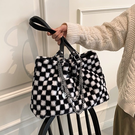 Large-capacity bag 2021 new bag female bag autumn and winter plush tote bag's discount tags