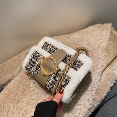 Petit sac carré en peluche chaîne femme sac 2021 hiver une épaule style coréen décontracté sous les bras sac