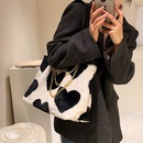 Printed Chain Tote Bag 2021 New Autumn and Winter Large Capacity Chain Plush OneShoulder Hand Carrying Plush Womens Bag Simplepicture10
