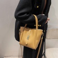 Western style solid color bag women 2021 new autumn and winter retro casual portable bucket bagpicture14