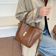 Western style solid color bag women 2021 new autumn and winter retro casual portable bucket bagpicture16