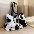 Printed Chain Tote Bag 2021 New Autumn and Winter Large Capacity Chain Plush OneShoulder Hand Carrying Plush Womens Bag Simplepicture14