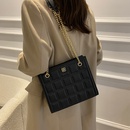 Largecapacity 2021 new trendy fashion oneshoulder messenger simple chain tote bagpicture9