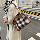 Popular Chessboard Plaid Large Capacity Bag for Women 2021 Autumn and Winter New Fashionable AllMatch HighGrade Fashion Shoulder Tote Bagpicture4