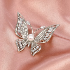 Korean version of new fashion diamond butterfly brooch clothing accessories