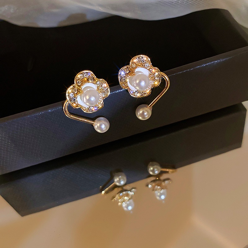 Korean Pearl Flower Diamond Earrings Retro Personality Stud Earrings Wholesale