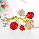 Retro Fashion Dripping Strawberry Flower Pin Elegant Graceful Plant Brooch Suit Clothing Accessories Corsage in Stockpicture8