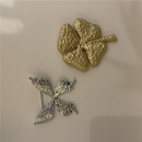 Ancient Golden Clover HighEnd Brooch Female AntiEmptied Safety Pin Niche Cute Wild Pin Fixed Clothes Accessoriespicture12