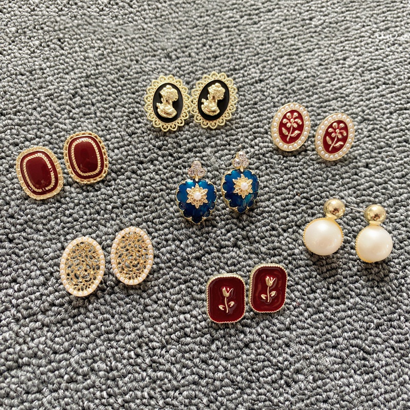 Ornament Europe and America Cross Border Earrings Diamond Flower Queen Stud Earrings Ins Pearl Vintage Court Style