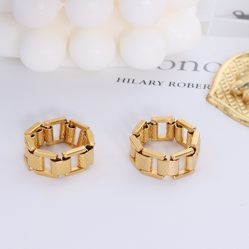 European and American fashion titanium steel plated 18k gold colorpreserving ring
