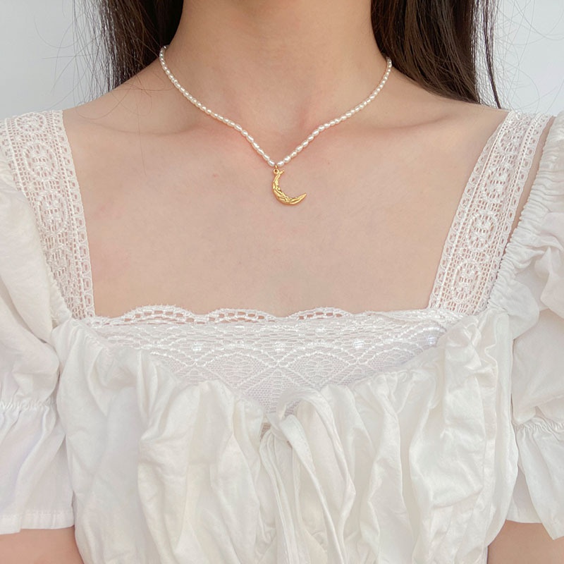 retro baroque freshwater pearl clavicle chain titanium steel crescent necklace