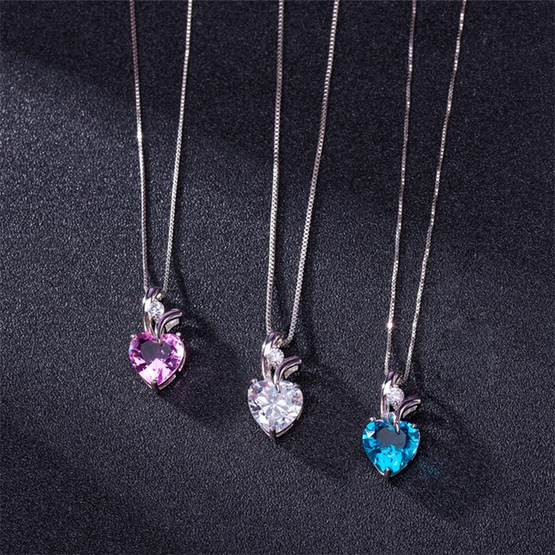 Korean version of simple necklace temperament love pendant niche design heartshaped clavicle chain necklace
