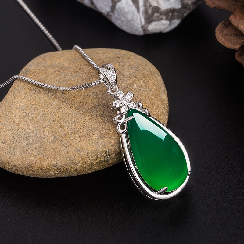 Ethnic style five petals green chalcedony pendant retro flower zircon dropshaped green agate necklace jewelry