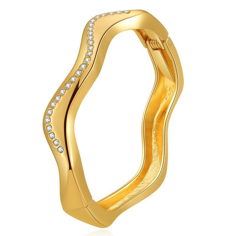 European and American creative diamondstudded light luxury bracelet wholesale