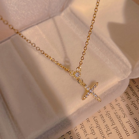 Chaîne de clavicule diamant acier titane niche coréenne collier croix simple femme's discount tags