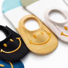 Korean female fresh hot stamping smiley face  shallow mouth  silicone non-slip invisible  cotton boat socks