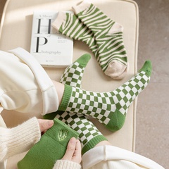 Grüne Socken weibliche mittlere Röhre dicke warme Socken aus reiner Baumwolle Herbst- und Winterbaumwollsocken