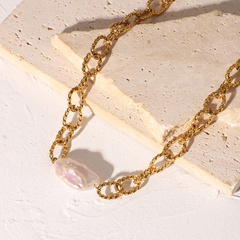 Collar de cadena de torsión de perlas de agua dulce barrocas retro de acero inoxidable chapado en oro de 18 quilates de Europa y América