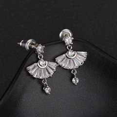 Korean version of small fan-shaped earrings inlaid earrings simple earring