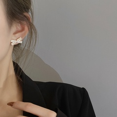 Korean personality pearl earrings bow diamond niche earrings