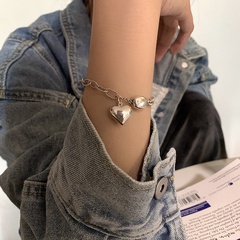 Three-dimensional heart bracelet female simple design sense niche hip hop retro Korean jewelry