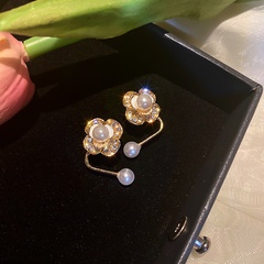 Korean Pearl Flower Diamond-studded Two Wearing French Retro Trend Stud Earrings