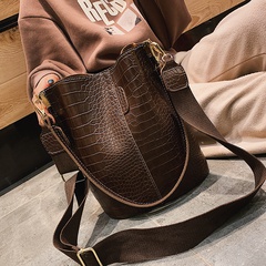 Autumn and Winter New Fashion Big Bag Female 2020 New Crocodile Pattern Shoulder Bucket Bag Simple Wide Shoulder Strap Messenger Bag