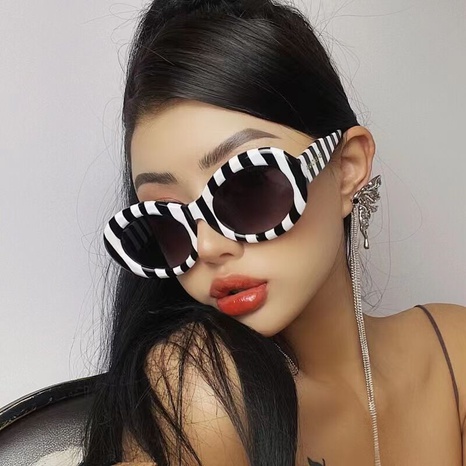 Black and white striped oval sunglasses new personality female hip-hop sunglasses trend's discount tags