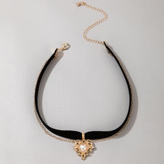 Fashion Jewelry Pearl Heart Hollow Diamond Chain Choker Clavicle Chain Wholesale