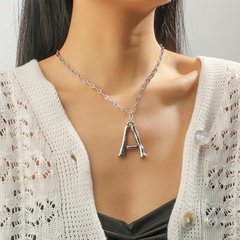 Einfache und kalte Wind Nische kreative Design Sinn Legierung Halskette Koreanische Mode heiß verkaufte Temperament Brief Anhänger Halskette
