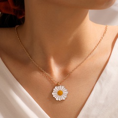 Simple Jewelry White Small Daisy Dripping Oil Necklace Small Fresh Flower Single Layer Necklace