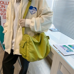 Koreanische Version einfache geschwungene PU-Tasche lässige One-Shoulder-Stofftasche einfarbige Reißverschluss-Umhängetasche