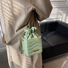 new fashion all-match one-shoulder messenger bucket bag Korean embroidered thread square box bag