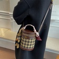Einfache und modische rhombische Handtasche neue SchulterHandytasche Koreanische Version Bucket Bagpicture22