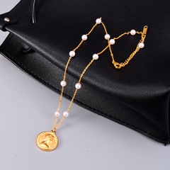 Retro Freshwater Pearl Bead Necklace Queen Head Clavicle Chain Fashion
