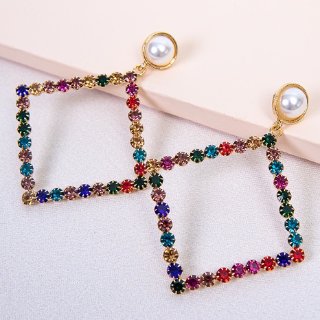 European and American Geometric Alloy Diamond Diamond Full Diamond Rhinestone Pearl Earrings Women's Classic All-Match Geometric Claw Chain Earrings's discount tags